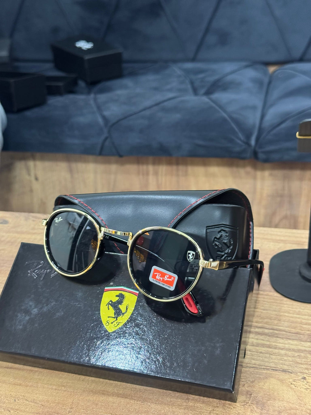 Güneş gözlükleri.
